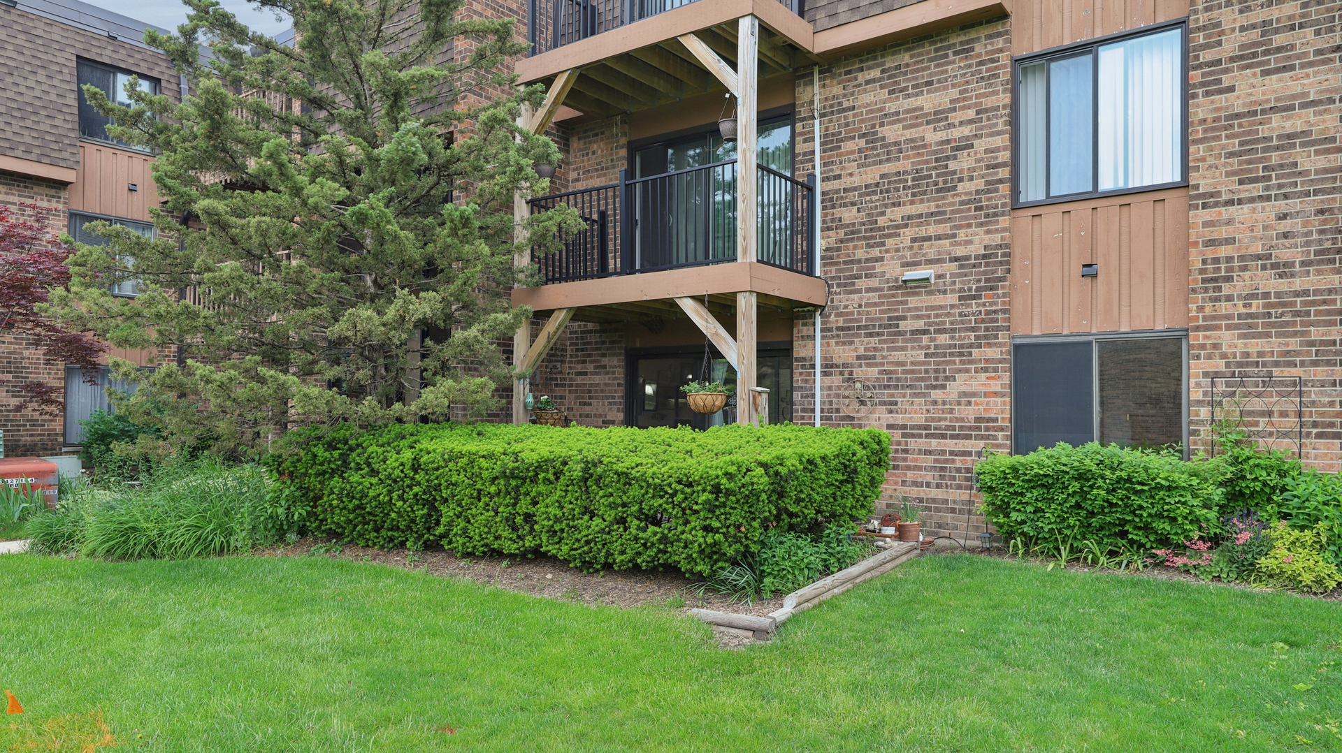 608 Waterford Road #1B, Schaumburg, IL 60193