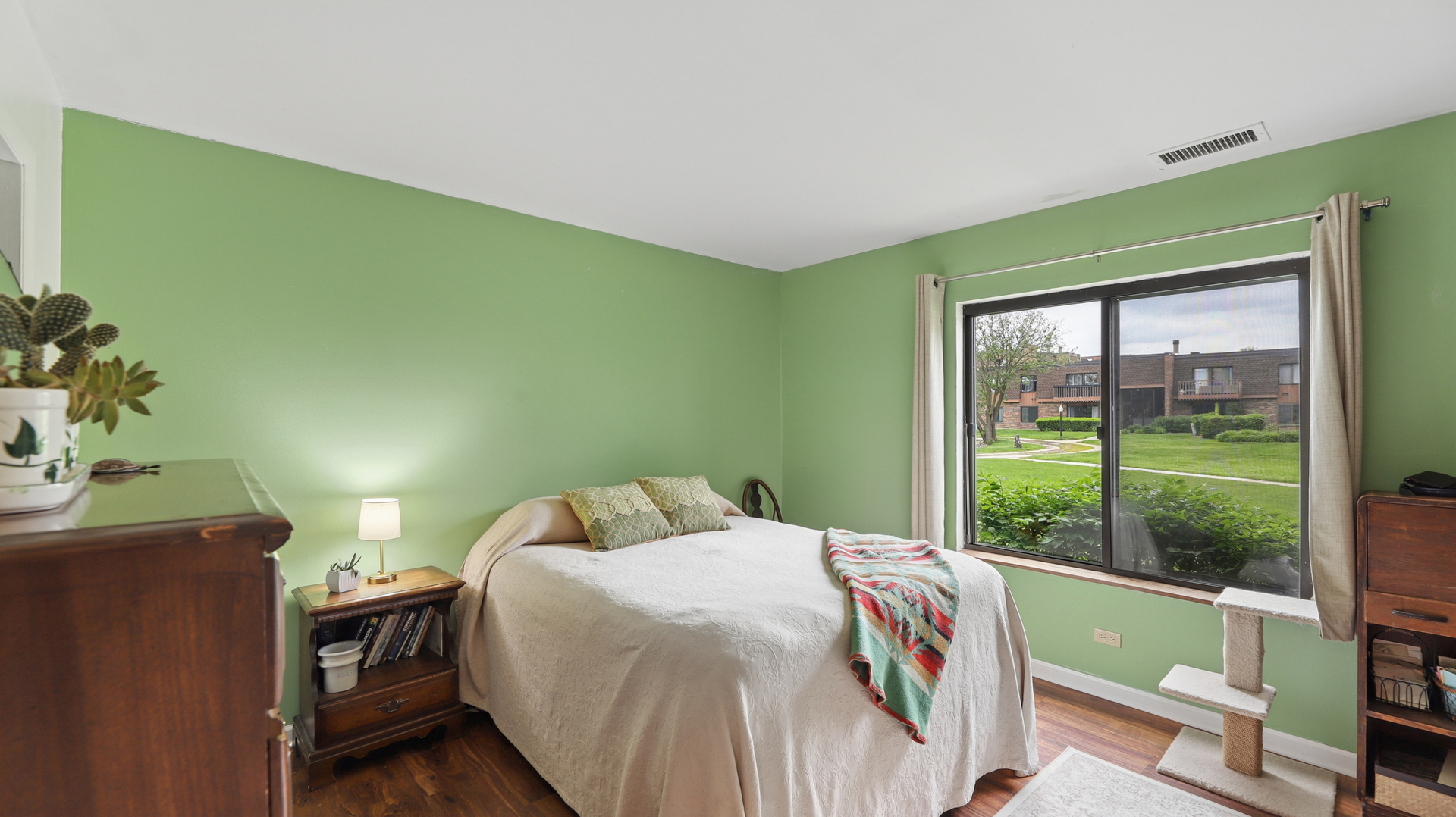 608 Waterford Road #1B, Schaumburg, IL 60193