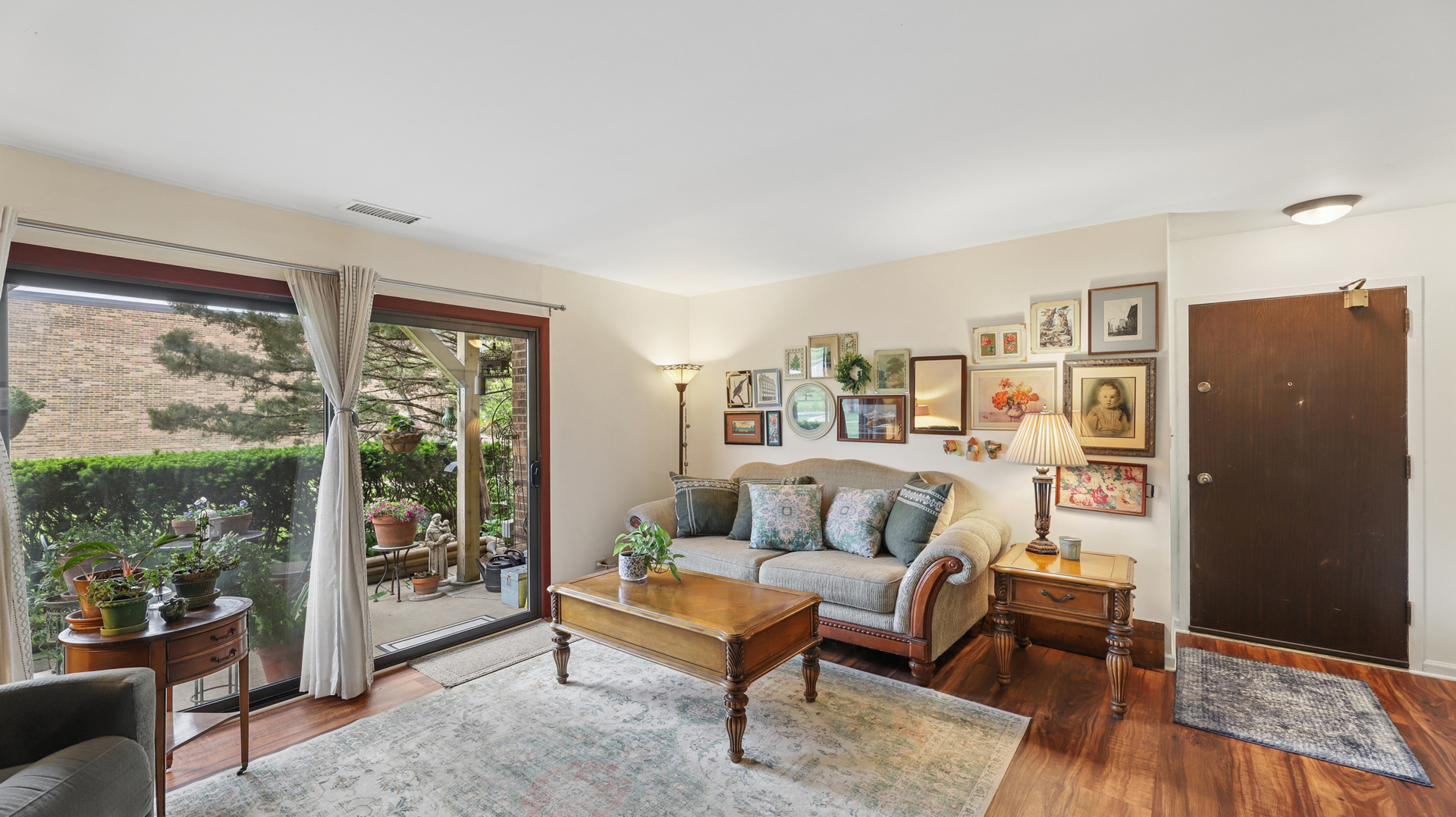 608 Waterford Road #1B, Schaumburg, IL 60193