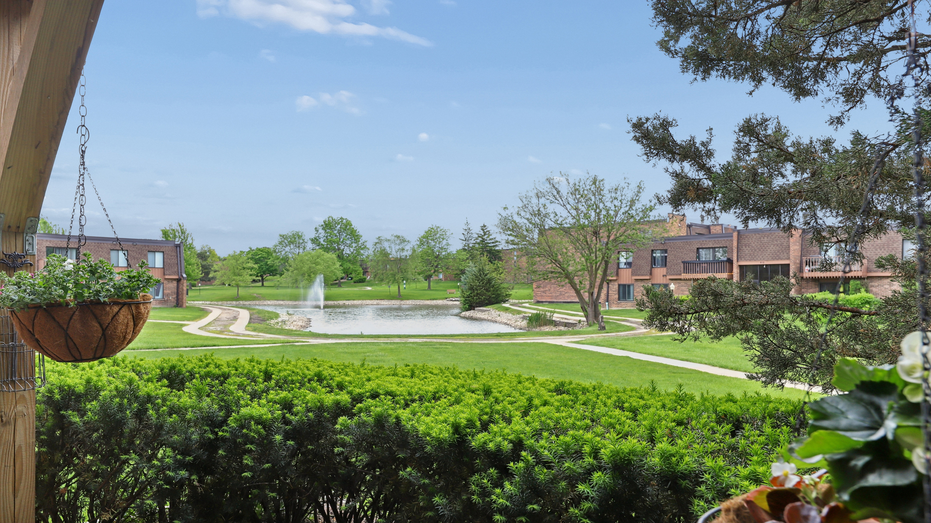 608 Waterford Road #1B, Schaumburg, IL 60193