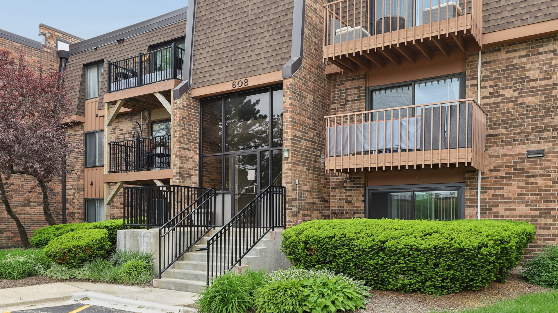 608 Waterford Road #1B, Schaumburg, IL 60193