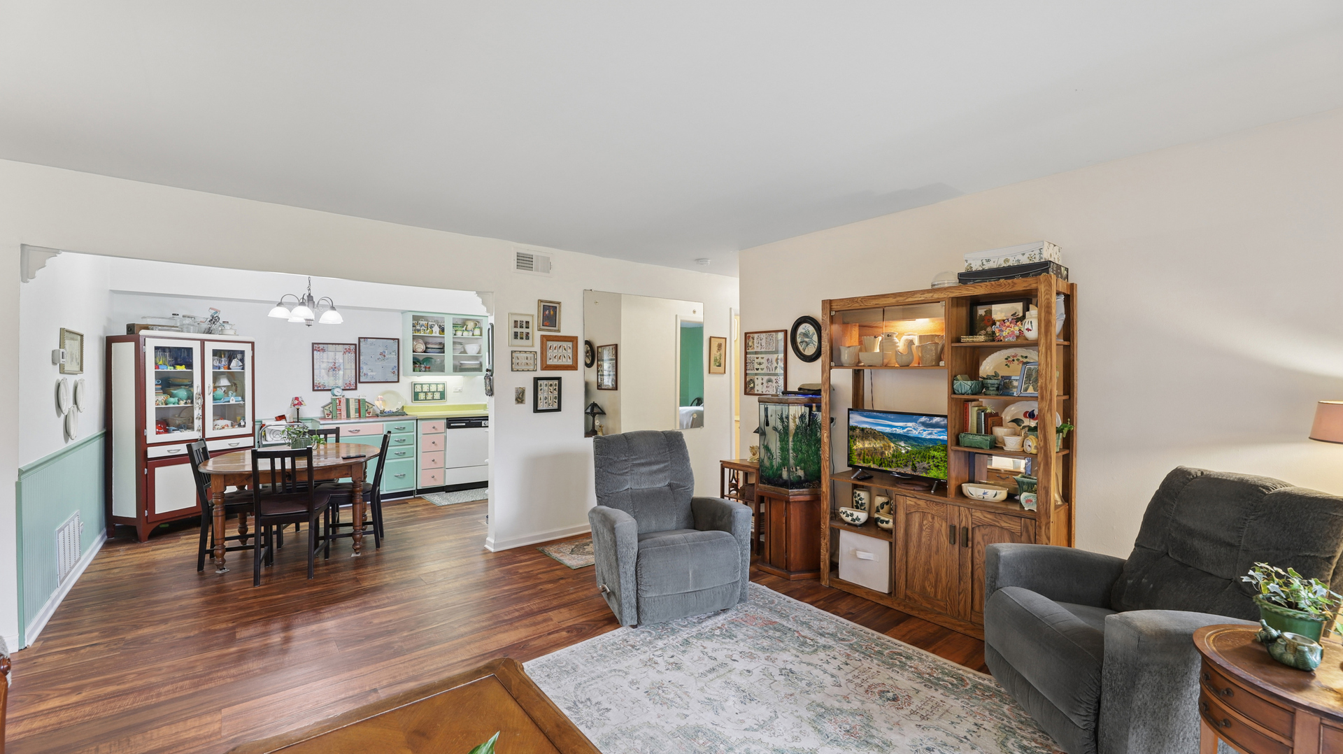 608 Waterford Road #1B, Schaumburg, IL 60193