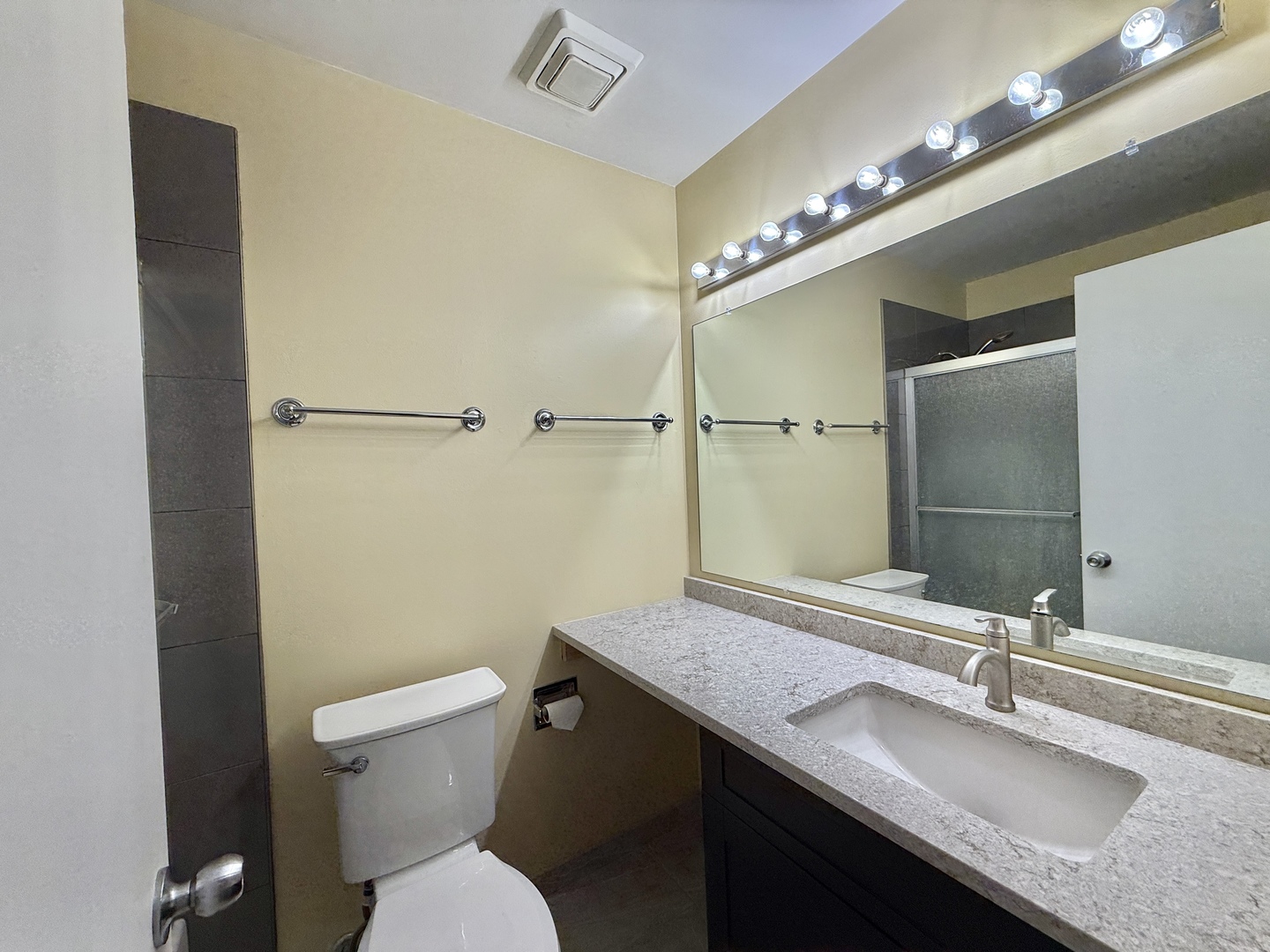 2610 Northampton Drive #B1, Rolling Meadows, IL 60008