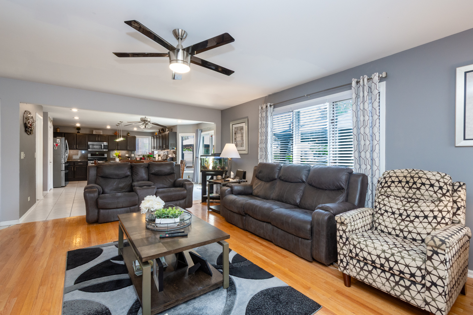 541 N 4th Avenue, Addison, IL 60101