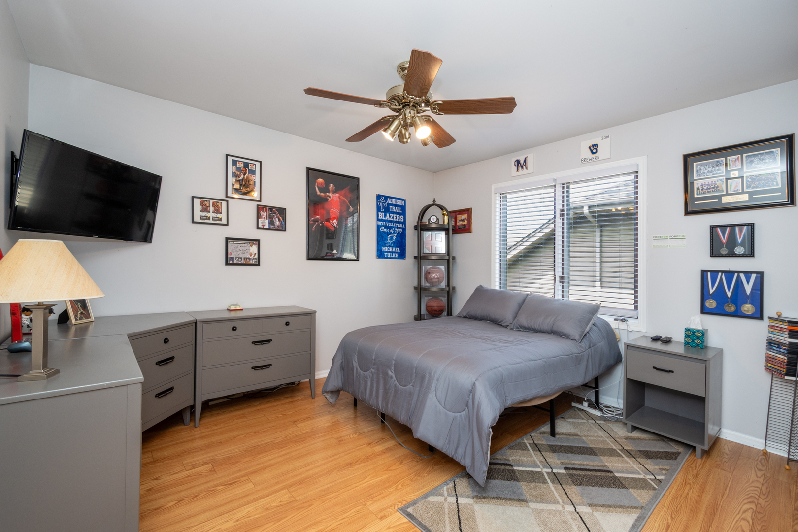 541 N 4th Avenue, Addison, IL 60101