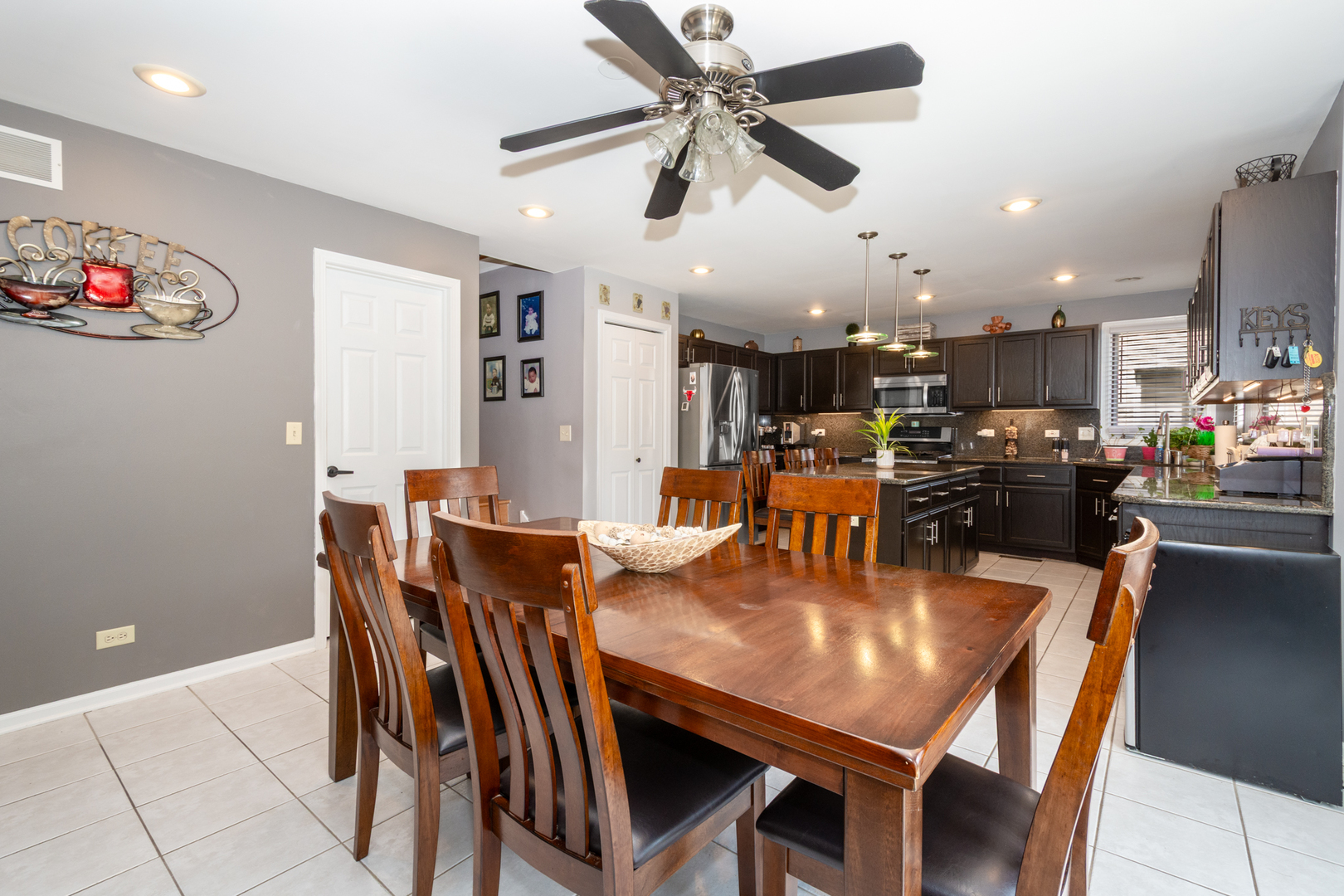 541 N 4th Avenue, Addison, IL 60101