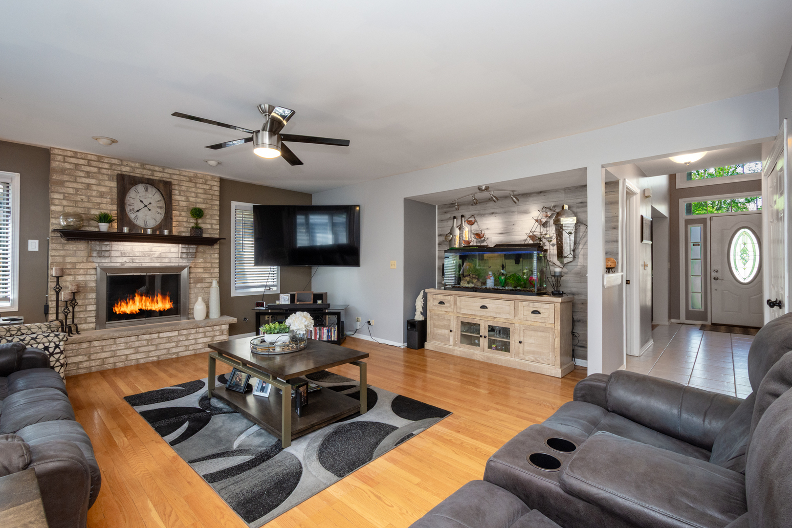 541 N 4th Avenue, Addison, IL 60101