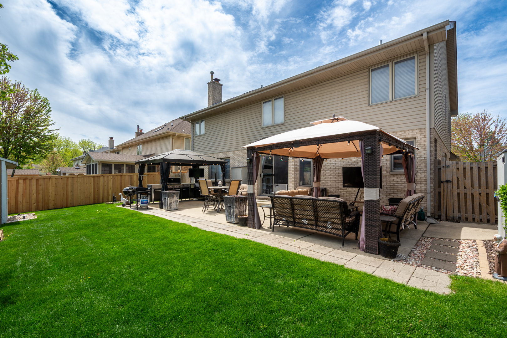 541 N 4th Avenue, Addison, IL 60101