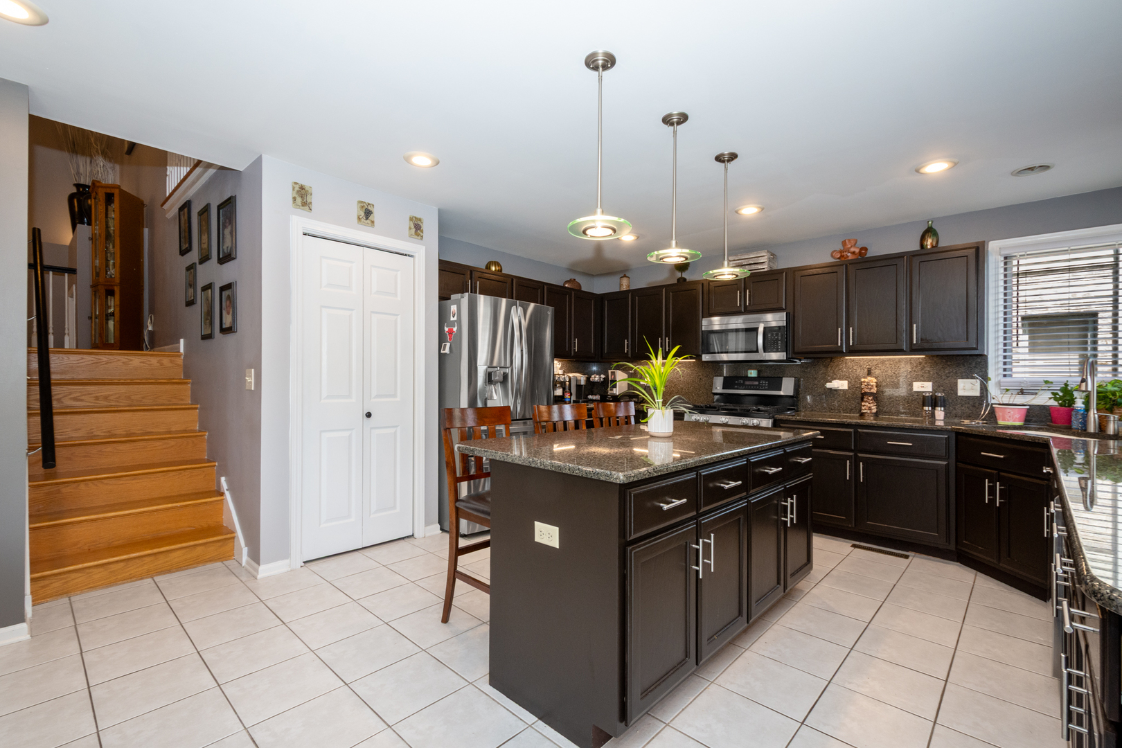541 N 4th Avenue, Addison, IL 60101