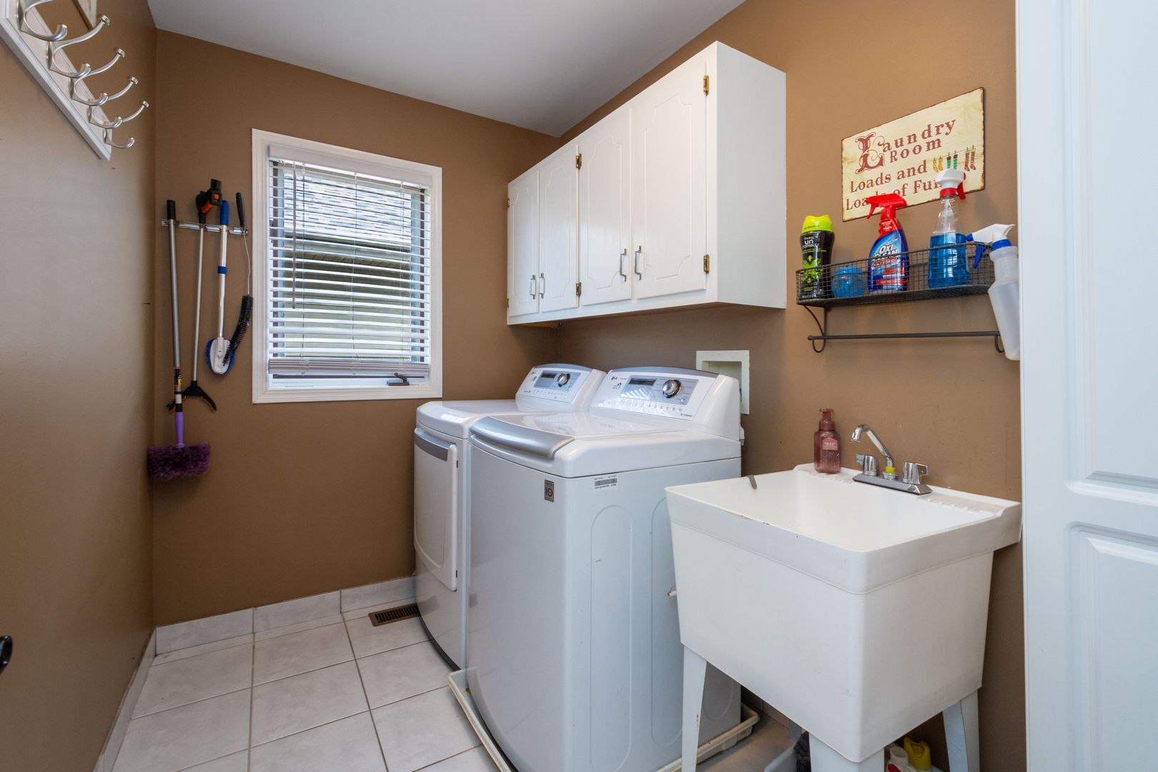 541 N 4th Avenue, Addison, IL 60101