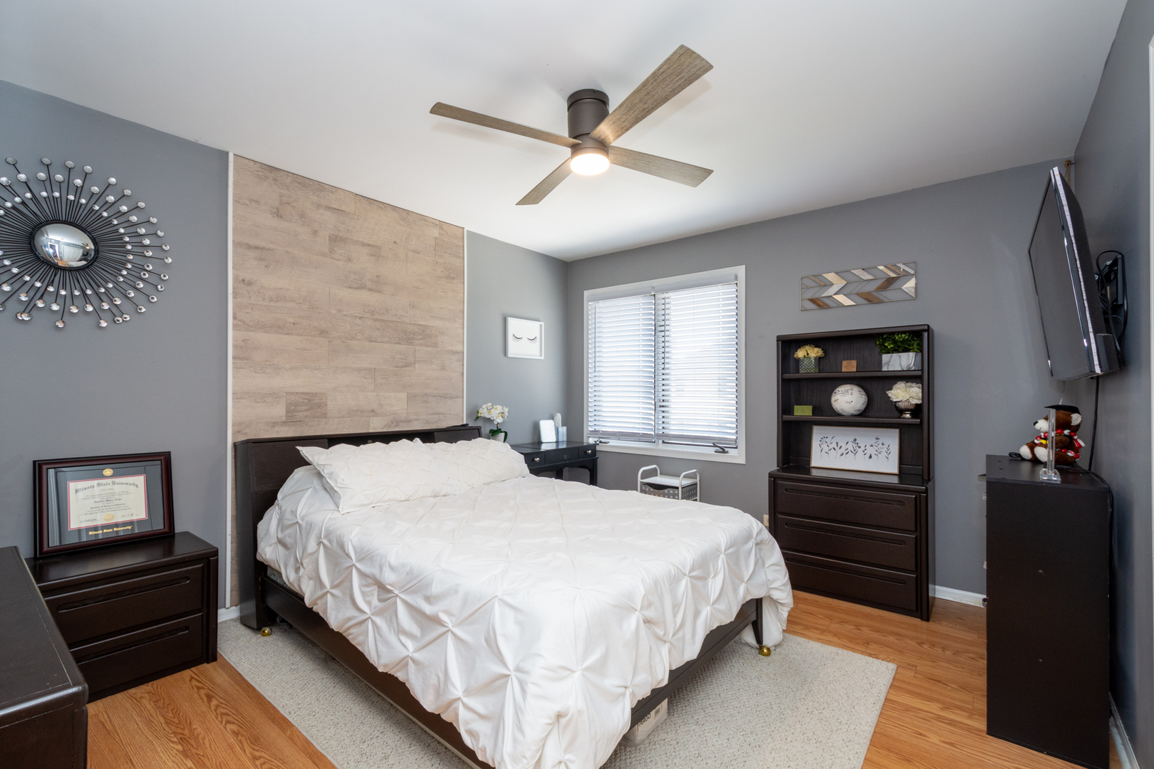 541 N 4th Avenue, Addison, IL 60101