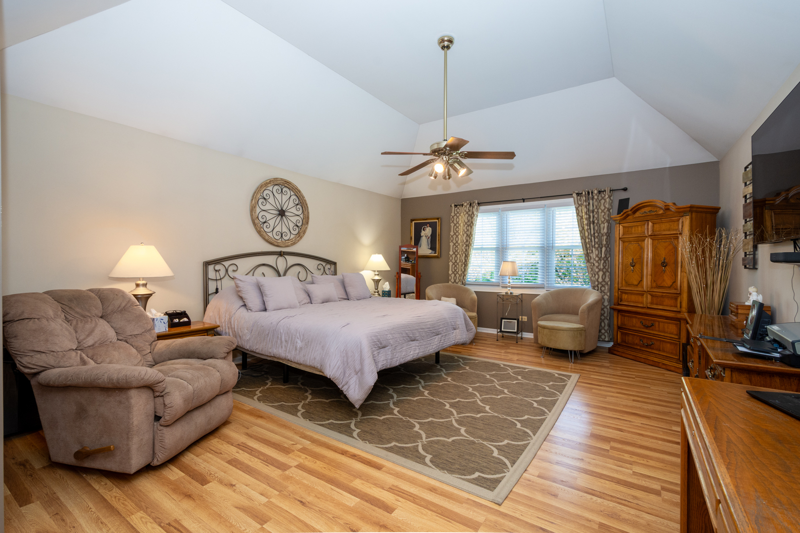 541 N 4th Avenue, Addison, IL 60101
