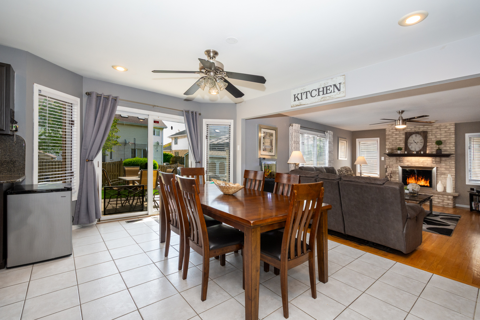 541 N 4th Avenue, Addison, IL 60101