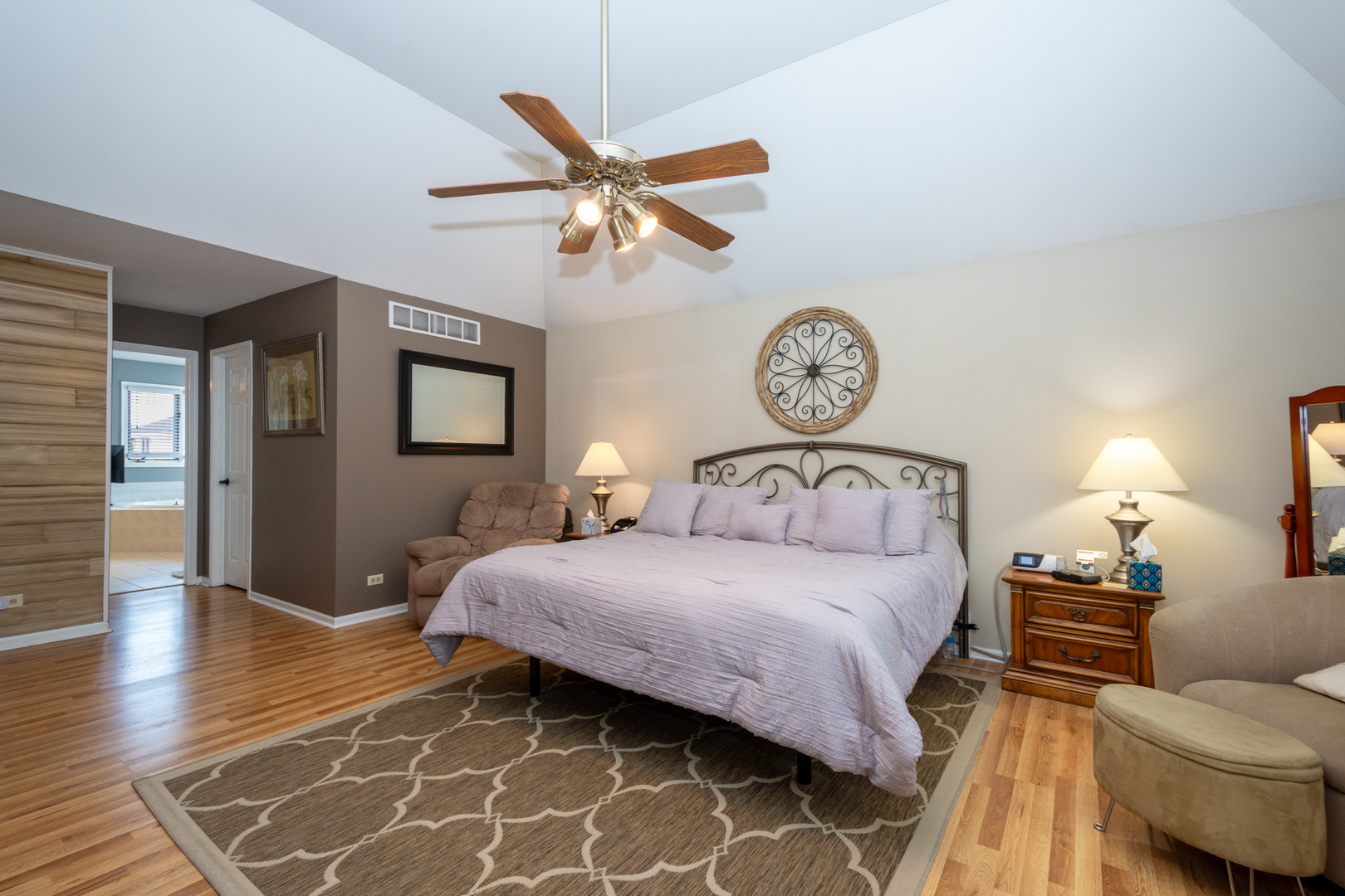 541 N 4th Avenue, Addison, IL 60101