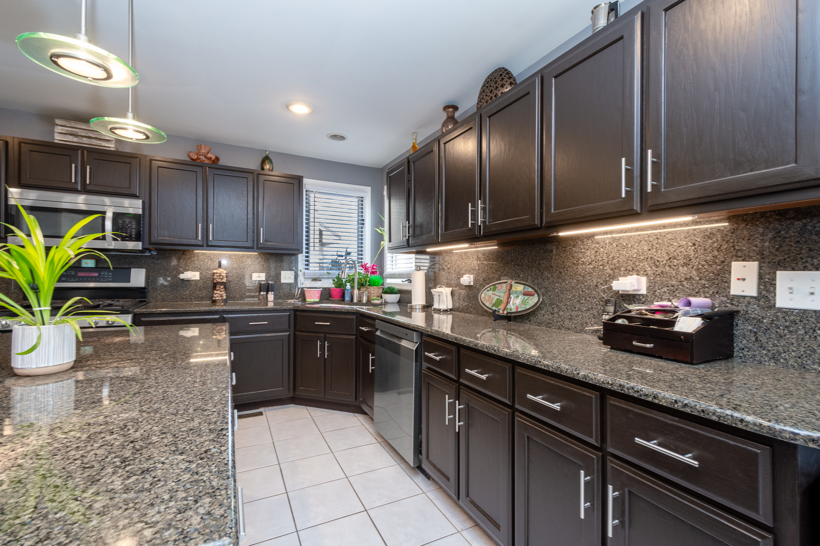 541 N 4th Avenue, Addison, IL 60101