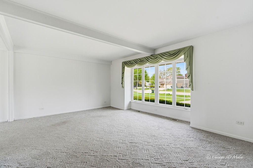 1527 S Chesterfield Drive, Arlington Heights, IL 60005