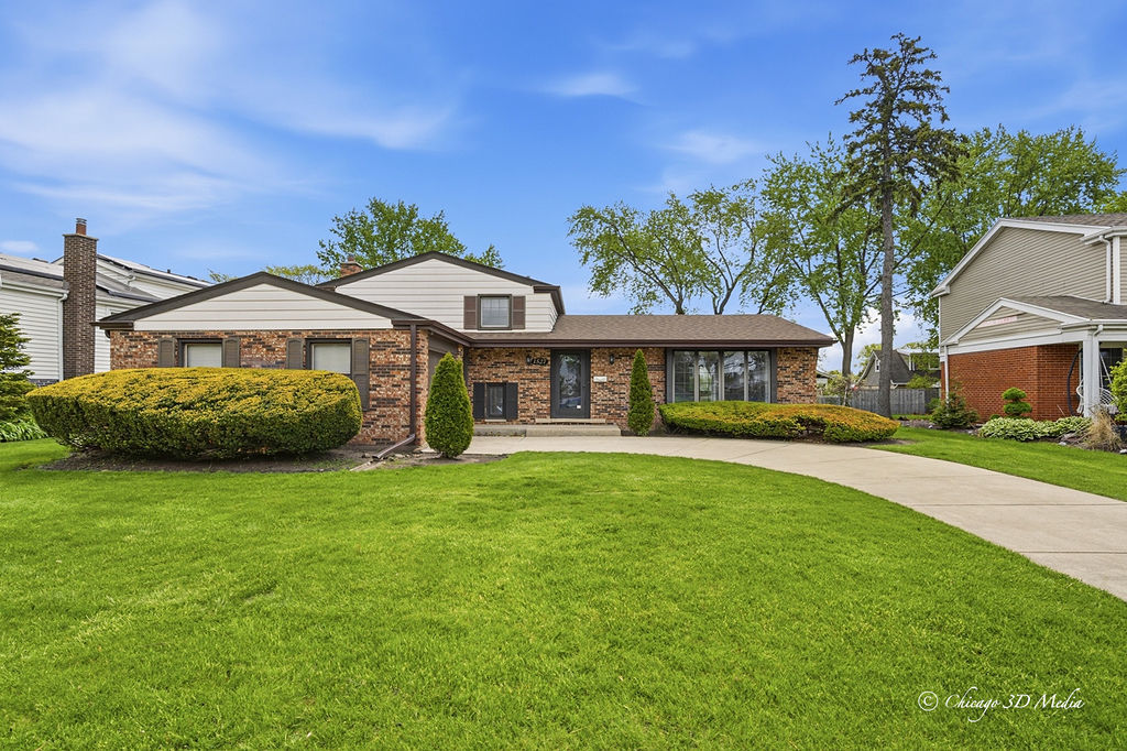 1527 S Chesterfield Drive, Arlington Heights, IL 60005