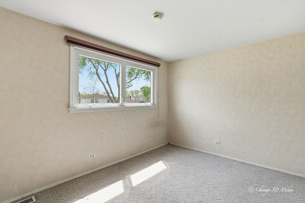 1527 S Chesterfield Drive, Arlington Heights, IL 60005