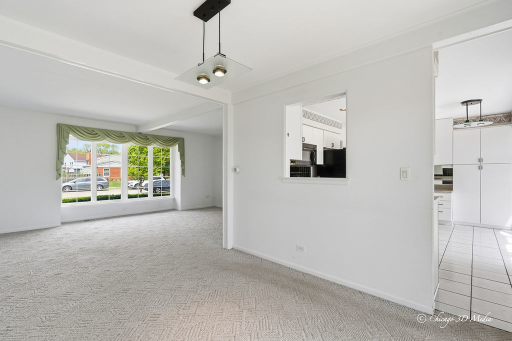 1527 S Chesterfield Drive, Arlington Heights, IL 60005