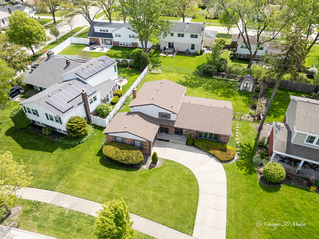 1527 S Chesterfield Drive, Arlington Heights, IL 60005