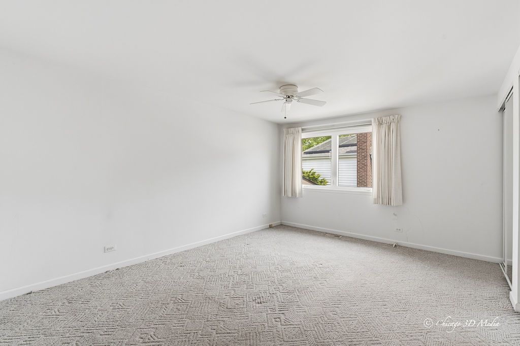 1527 S Chesterfield Drive, Arlington Heights, IL 60005