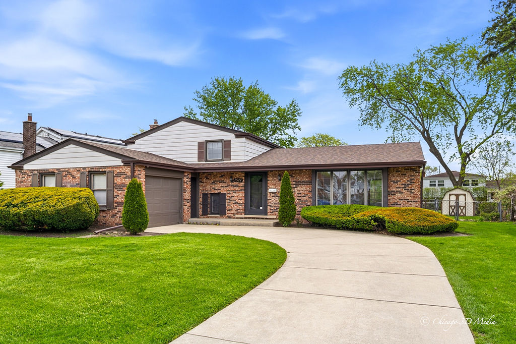 1527 S Chesterfield Drive, Arlington Heights, IL 60005