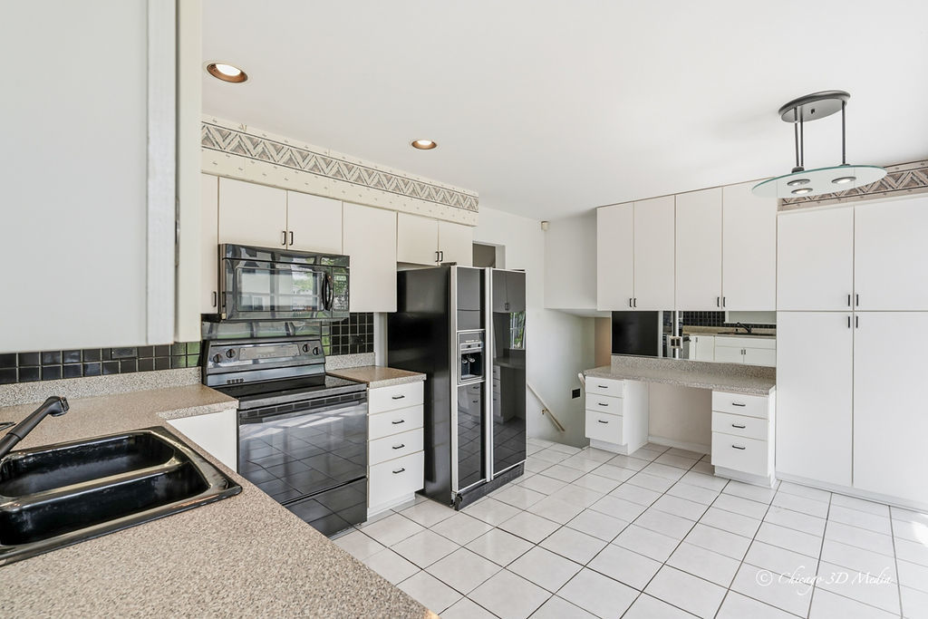 1527 S Chesterfield Drive, Arlington Heights, IL 60005