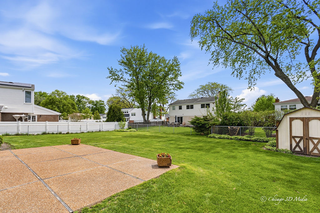 1527 S Chesterfield Drive, Arlington Heights, IL 60005