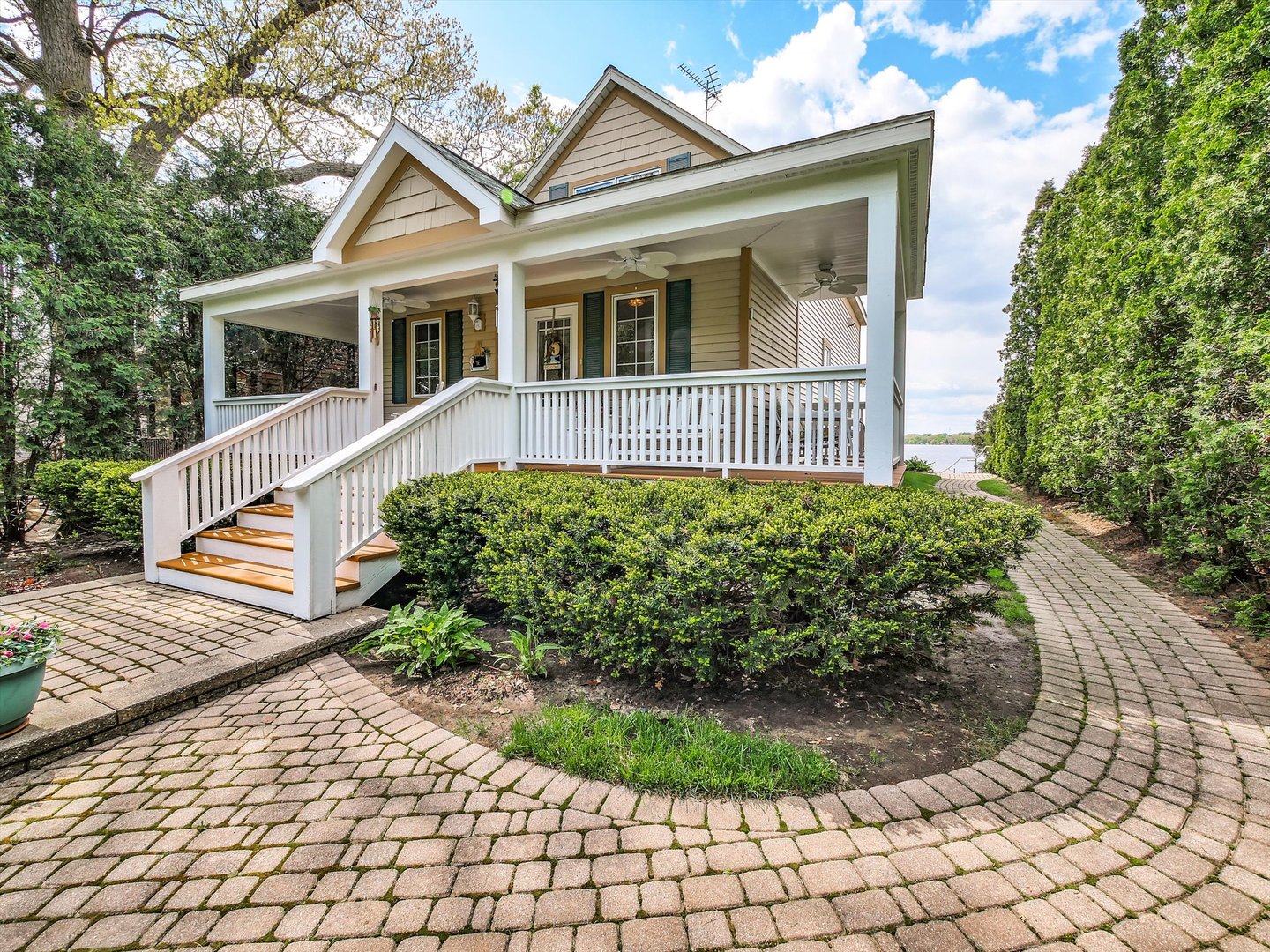 140 Eagle Point Road, Fox Lake, IL 60020