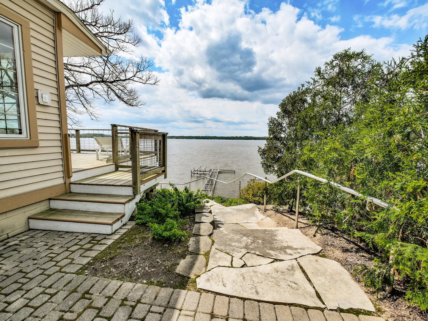 140 Eagle Point Road, Fox Lake, IL 60020