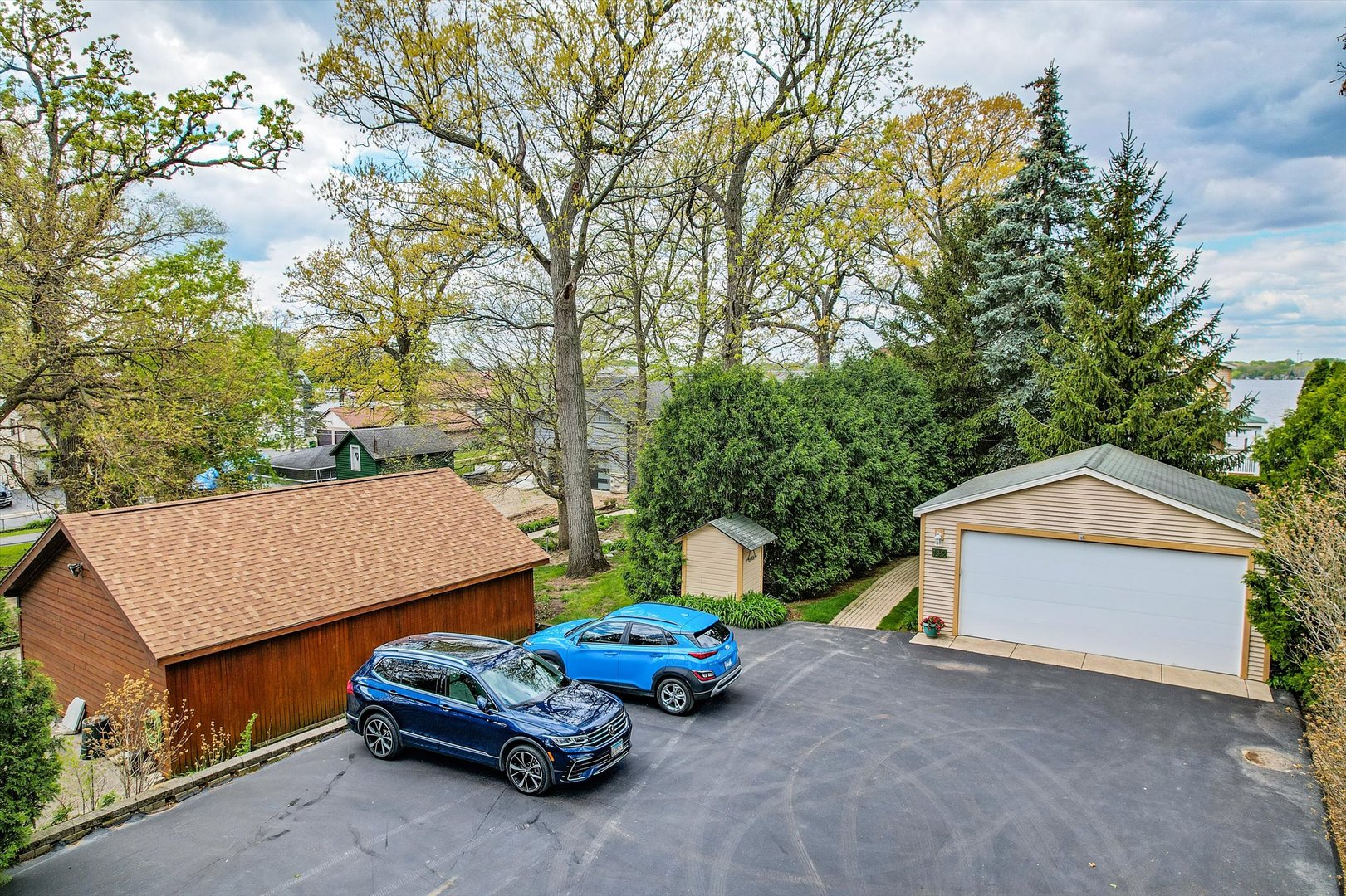 140 Eagle Point Road, Fox Lake, IL 60020