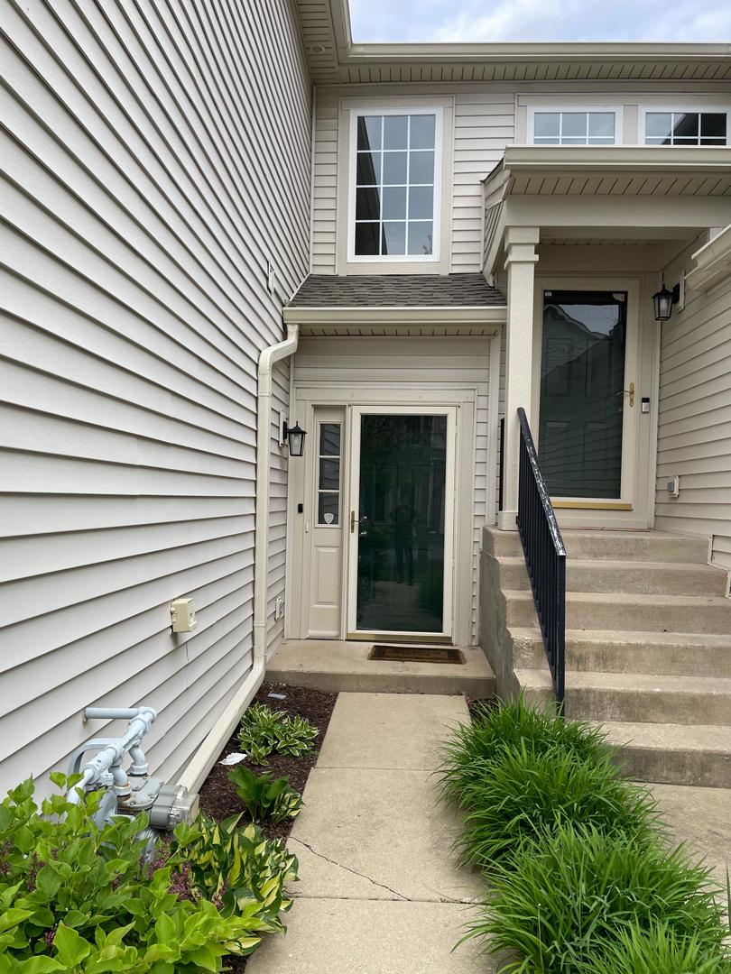 2277 Stoughton Drive, Aurora, IL 60502