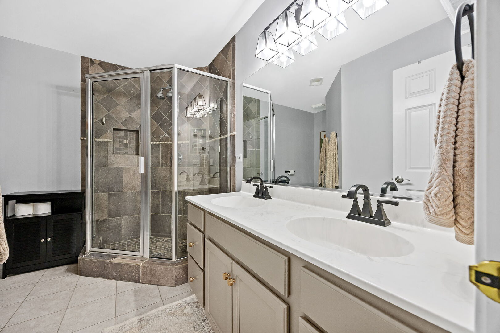 1103 LONGWOOD Drive, Lisle, IL 60532