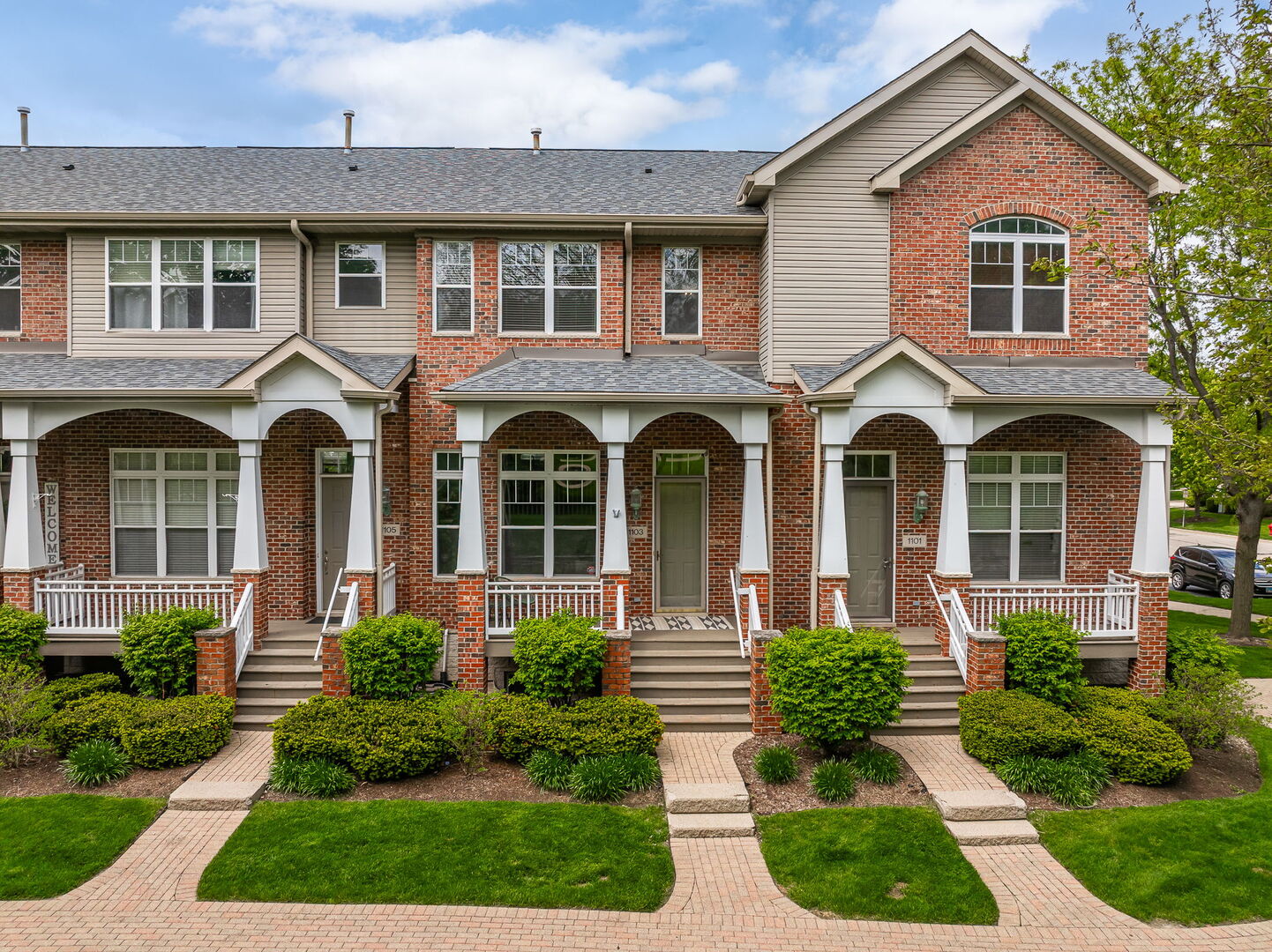 1103 LONGWOOD Drive, Lisle, IL 60532