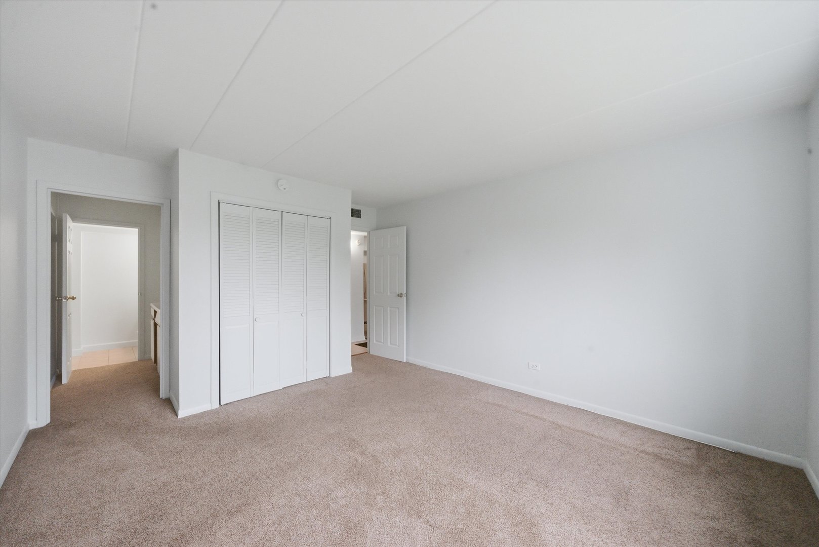300 S Roselle Road #309, Schaumburg, IL 60193