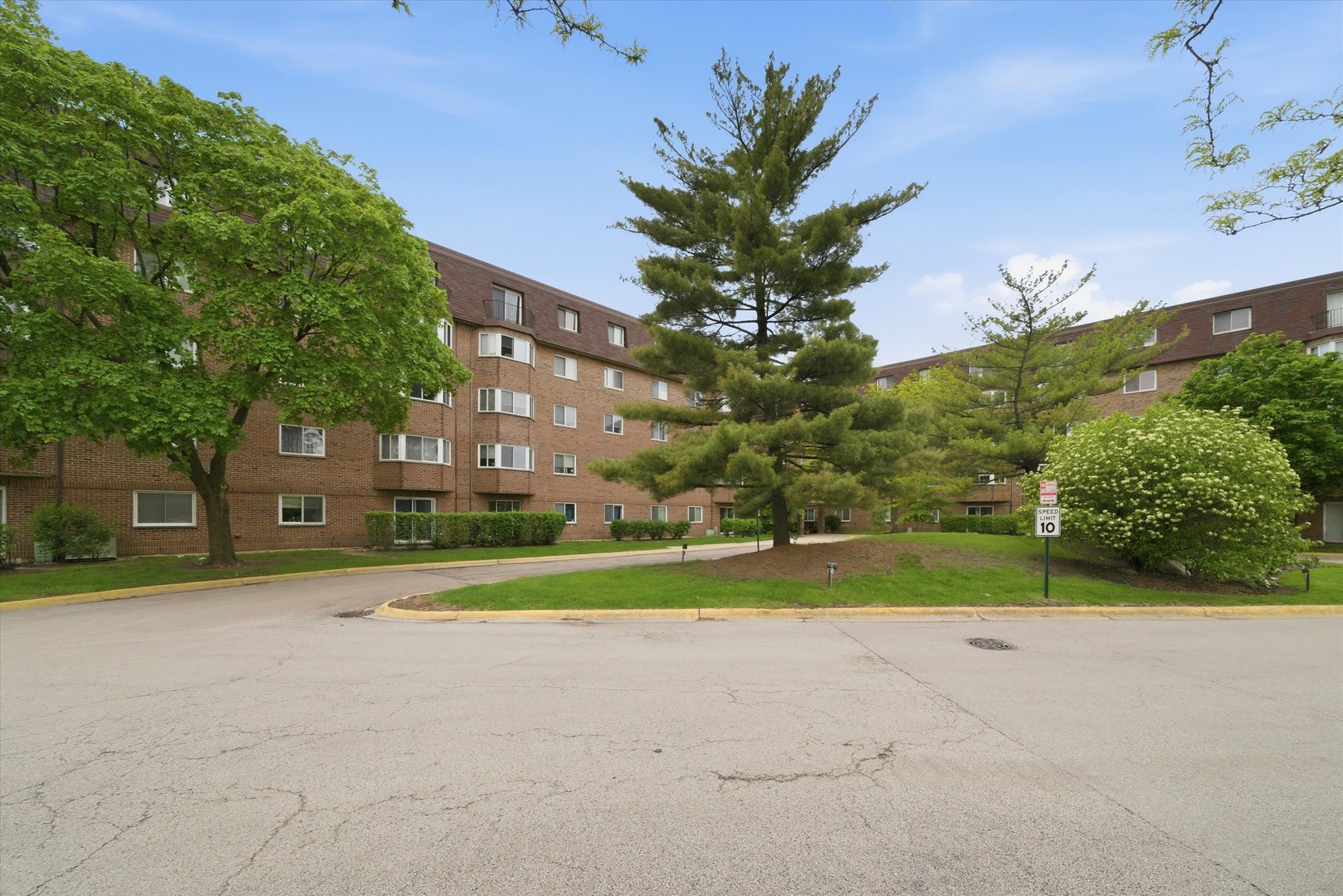 300 S Roselle Road #309, Schaumburg, IL 60193