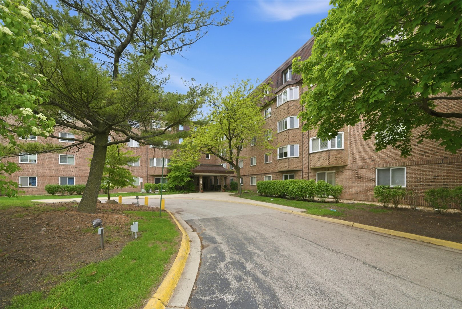 300 S Roselle Road #309, Schaumburg, IL 60193