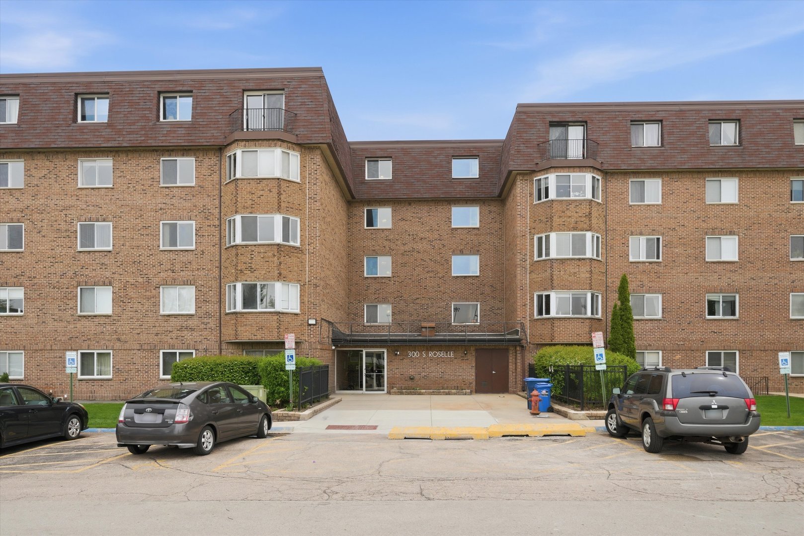 300 S Roselle Road #309, Schaumburg, IL 60193