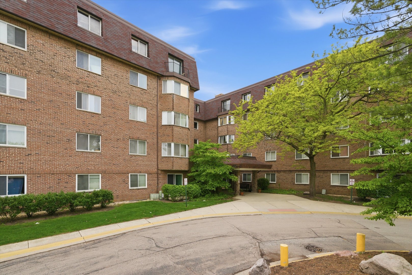 300 S Roselle Road #309, Schaumburg, IL 60193