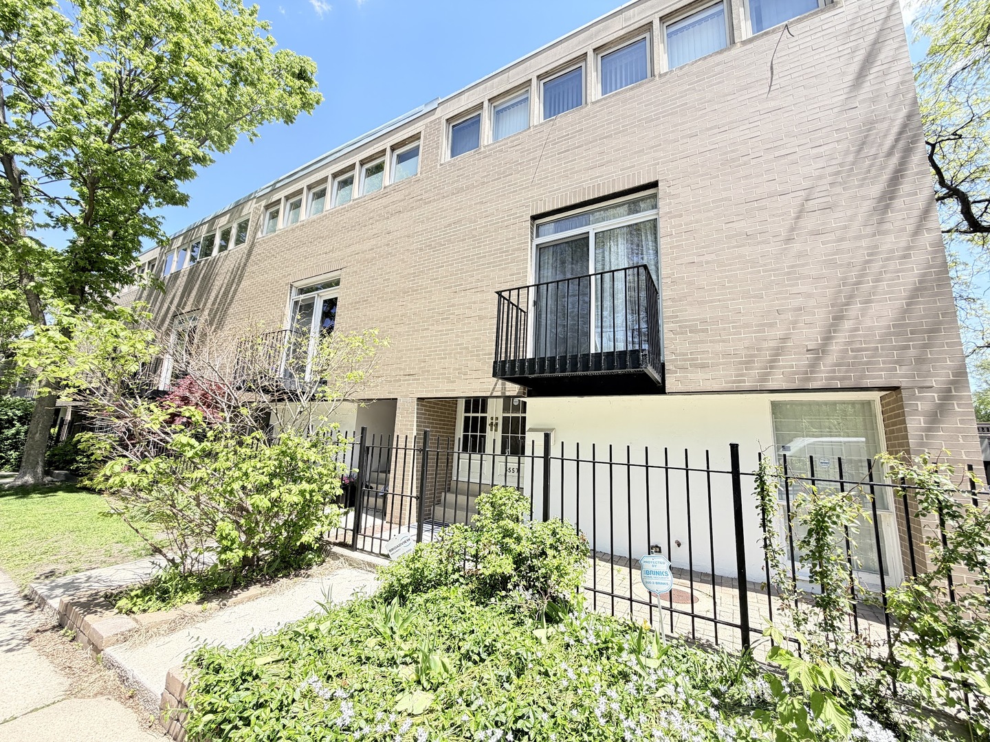 5557 S Harper Avenue, Chicago, IL 60637