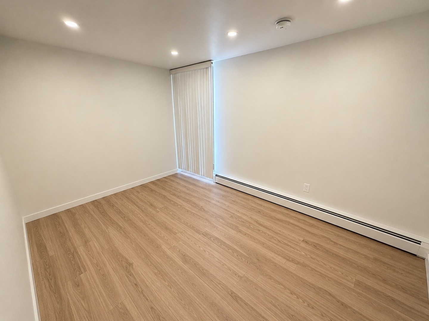 5557 S Harper Avenue, Chicago, IL 60637
