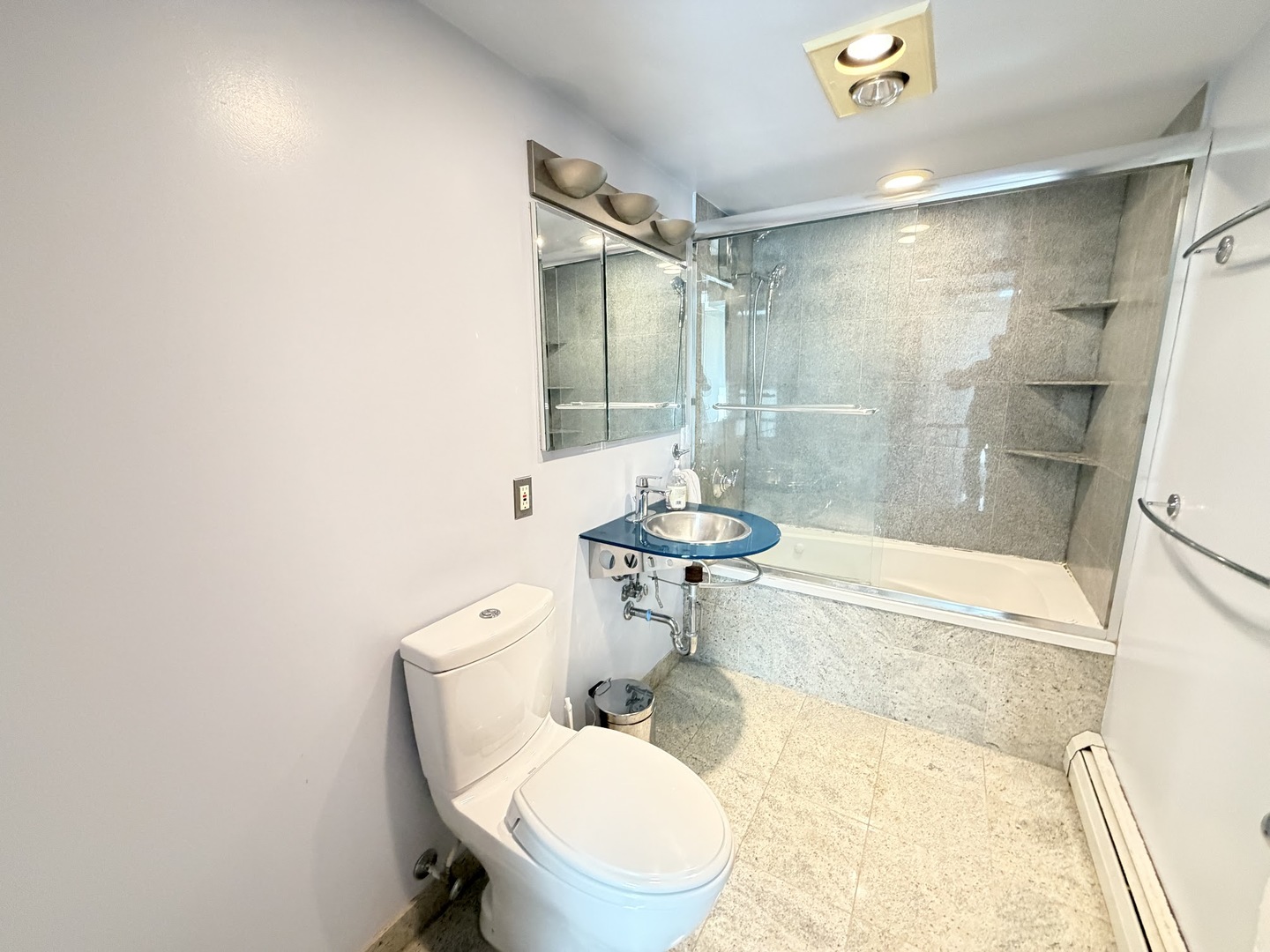 5557 S Harper Avenue, Chicago, IL 60637