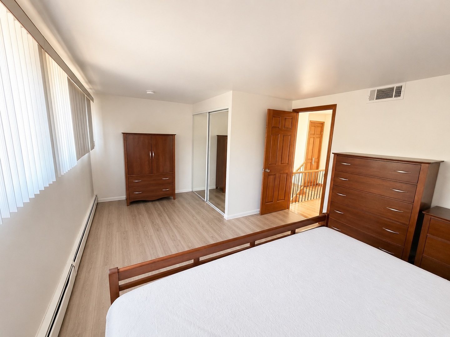 5557 S Harper Avenue, Chicago, IL 60637
