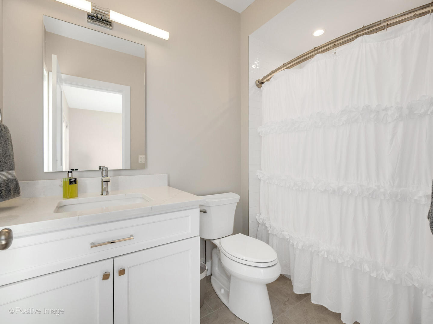 225 Burlington Avenue #TH1, Clarendon Hills, IL 60514