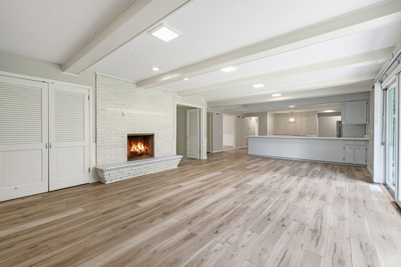 27 SHEFFIELD Lane, Oak Brook, IL 60523