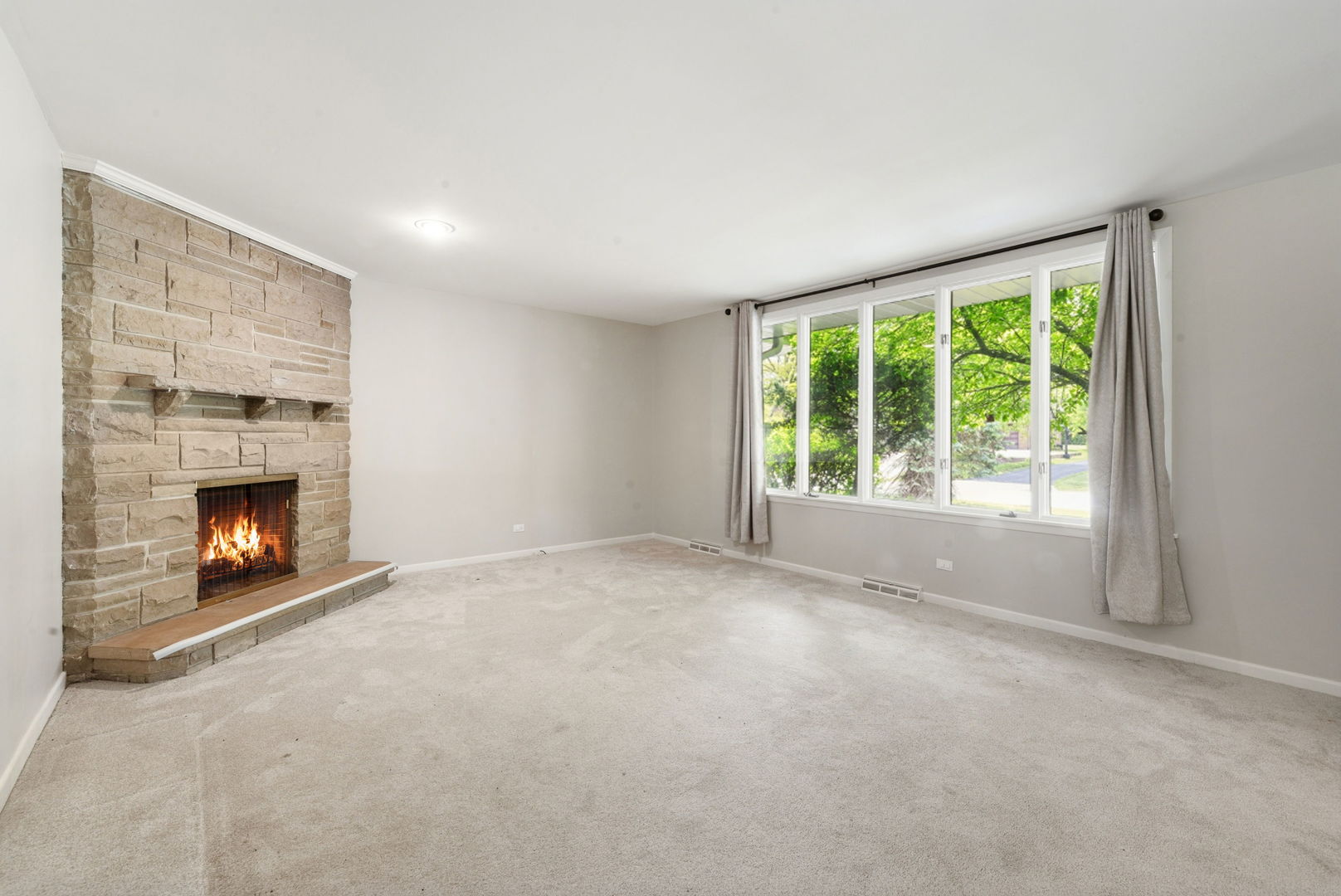27 SHEFFIELD Lane, Oak Brook, IL 60523