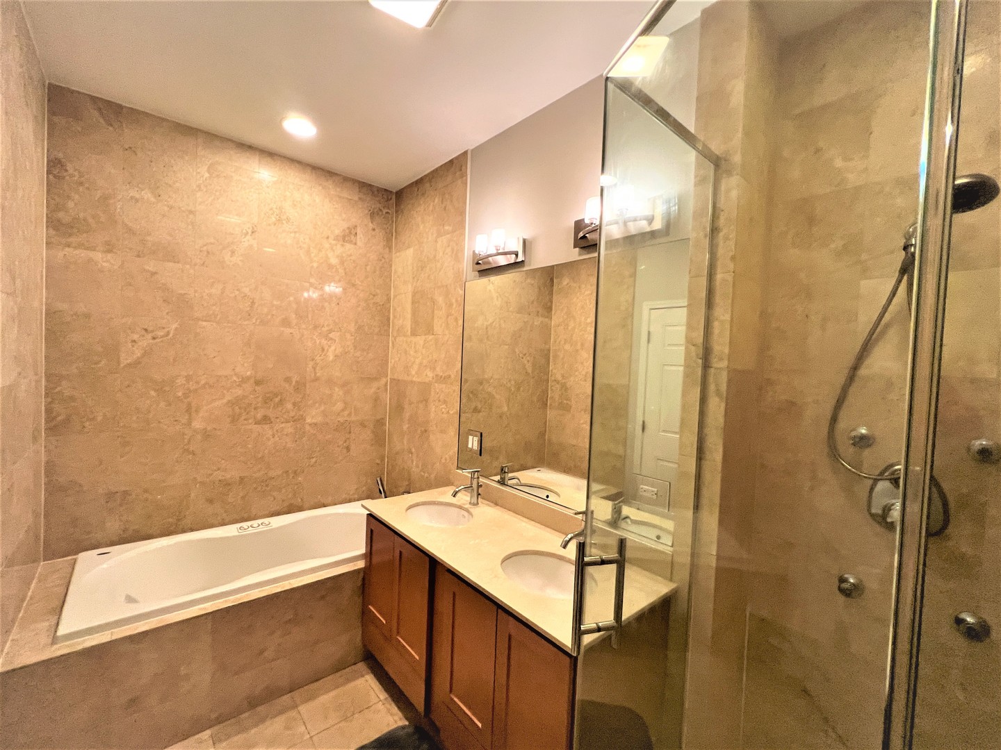 2424 N SOUTHPORT Avenue #B, Chicago, IL 60614