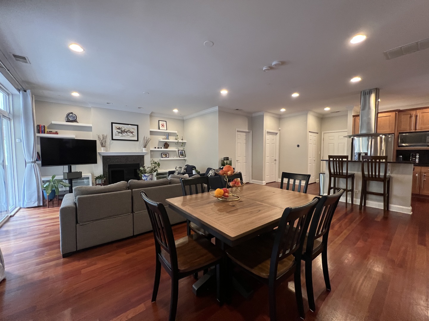 2424 N SOUTHPORT Avenue #B, Chicago, IL 60614