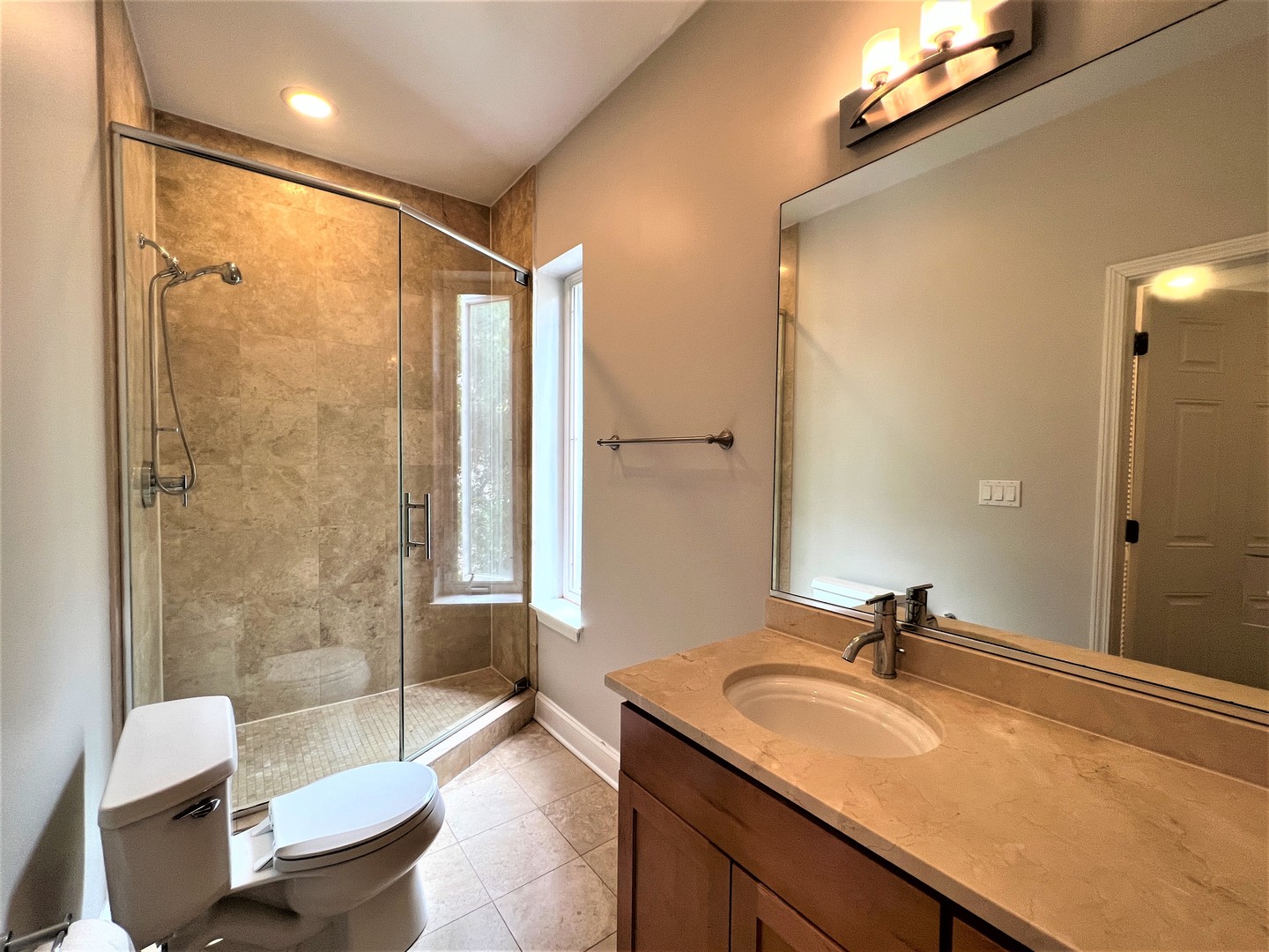 2424 N SOUTHPORT Avenue #B, Chicago, IL 60614