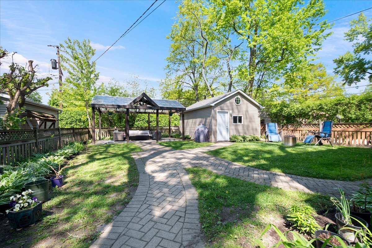 6850 N LOWELL Avenue, Lincolnwood, IL 60712